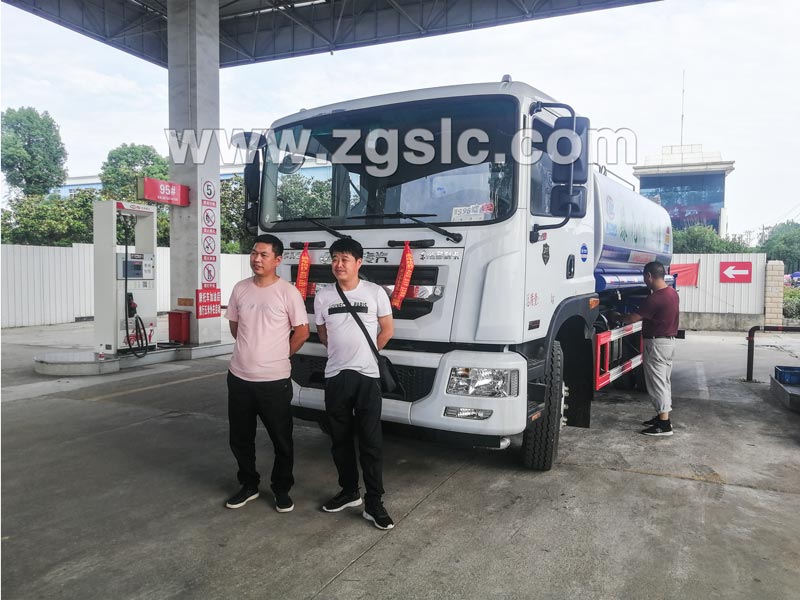 2019/05/31 鄭州吳總、唐總在程力專(zhuān)用汽車(chē)股份有限公司自提一輛12方東風(fēng)D9噴霧車(chē)，單號(hào)26729